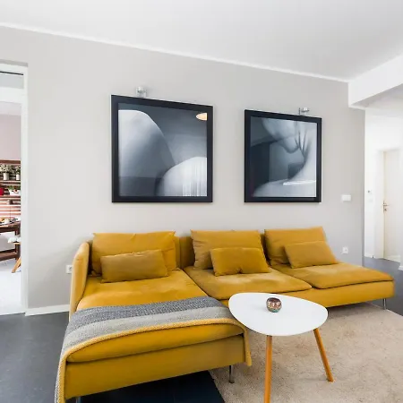 Modern Center Apartment